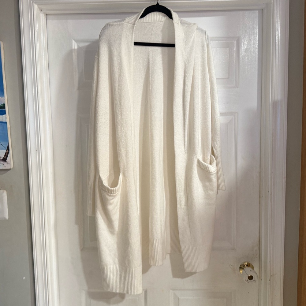 Long white cardigan with front pockets size XXL